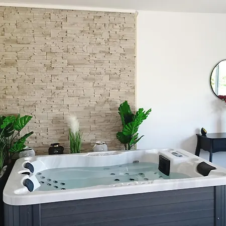 Evasion Romantique Avec Jacuzzi Interieur *