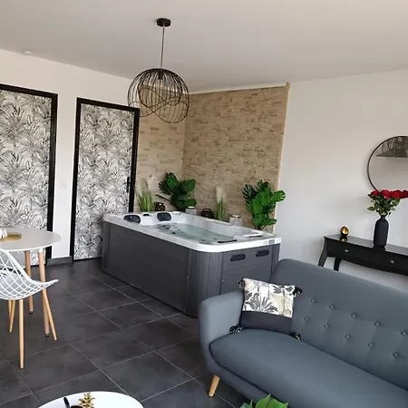 아파트 Evasion Romantique Avec Jacuzzi Interieur *